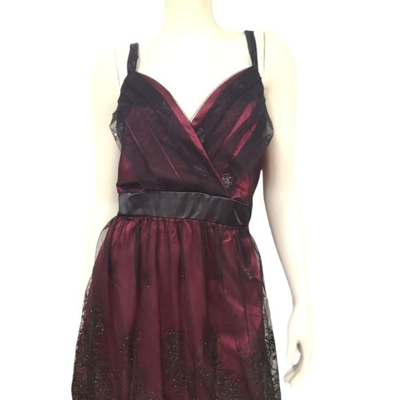 Brand new with Tags burgundy and Black Special Occasion Dress size 24 - Picture 4 of 7